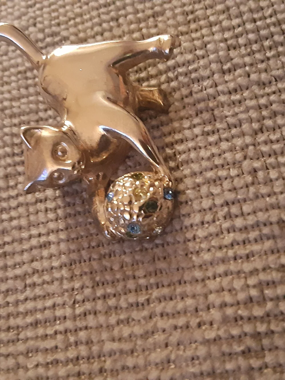 Silver Tone Cat Brooch with Decorative Ball